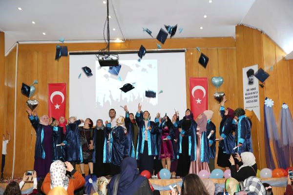 56 Yaşında Liseden Mezun Oldu