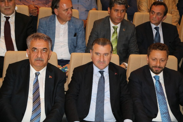 AK Parti Rize’de Adaylarını Tanıttı