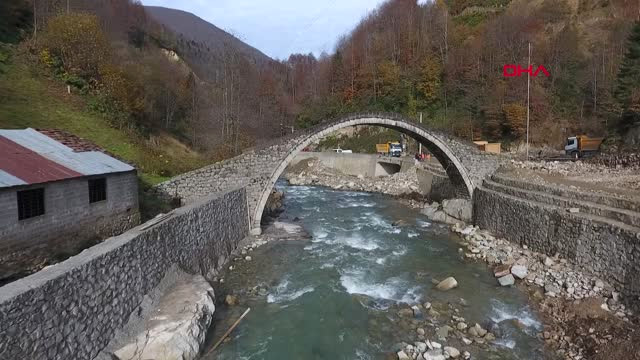 Rize 300 Yıllık Kemer Köprü, Yol Çalışmasında Hasar Gördü