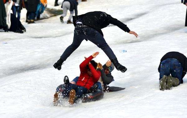 Kar Festivali Kazalarla Başladı: 15 Yaralı