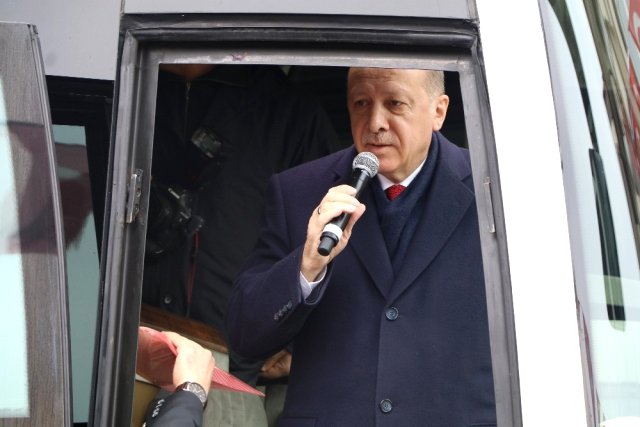 Cumhurbaşkanı Recep Tayyip Erdoğan Güneysu’daki Evinden Çıkışında Vatandaşlara Seslendi