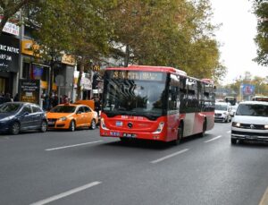 Esenboğa Havalimanı’nda ulaşım krizi: Belediye otobüsleri içeri alınmıyor