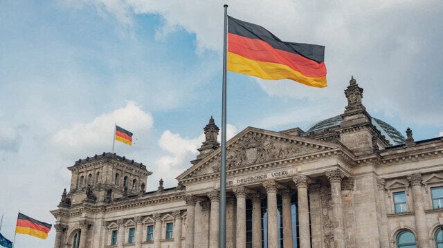 Almanya Bu Maddeyi Oyluyor! Turist Vizesiyle Almanya’ya Giden İşe Girebilecek…