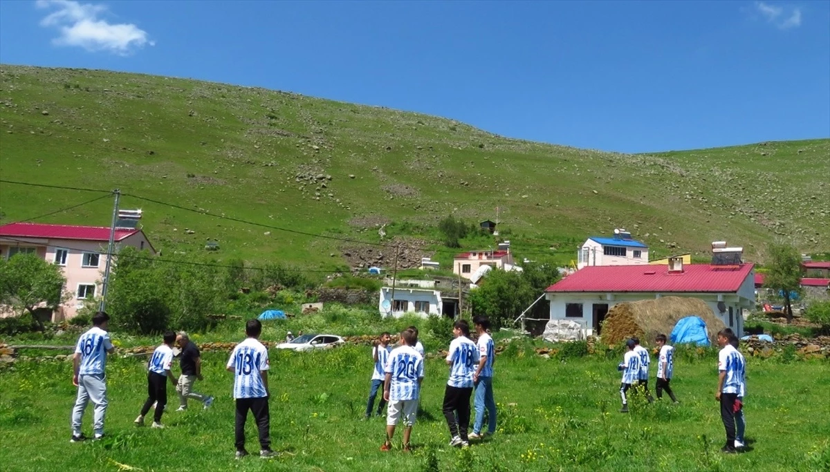 Milletlerarası Yetenek Avcıları Futbol Akademisi, Ardahan’da köy çocuklarına forma armağan etti