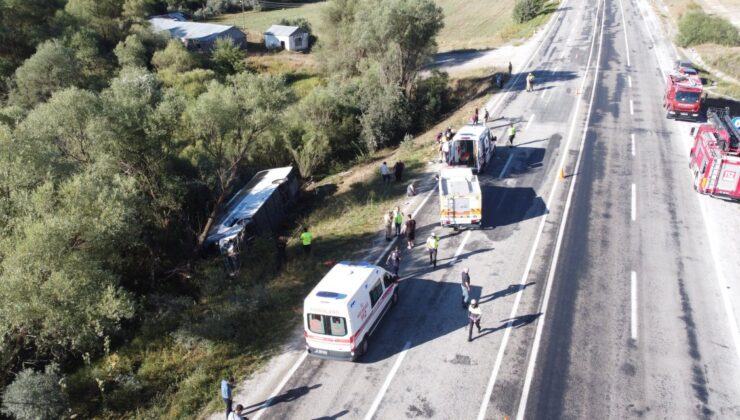 Erzincan’da yolcu otobüsü devrildi: 14 kişi yaralandı