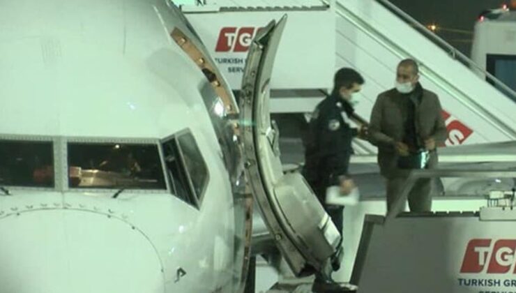 Uçak tuvaletinde sigara içti gözaltına alındı