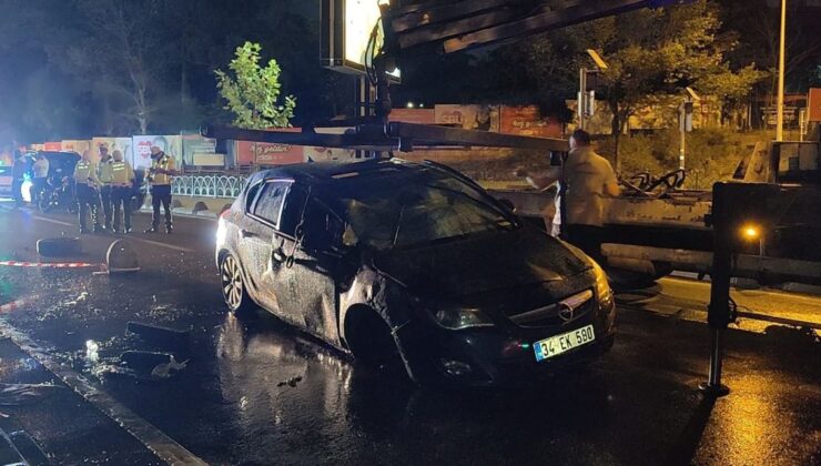 Üsküdar’da sabaha karşı kaza: Otomobil kullanılamaz hale geldi!