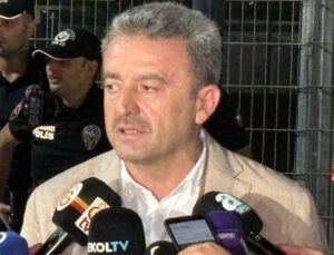 Derbide protokol tribününde arbede çıktı. Şişeler havada uçuştu