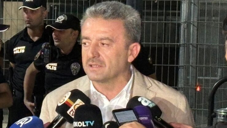 Derbide protokol tribününde arbede çıktı. Şişeler havada uçuştu