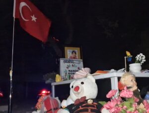 Narin’in mezarına Türk Bayrağı dikildi