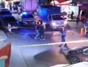 Takip ettikleri kuyumcuyu vurup 1 kilo altını çaldılar