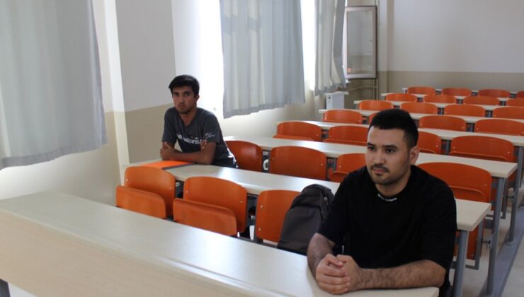 40 kişilik kısmı 2 kişi yazdı. “Derslerimiz çok akıcı geçiyor”