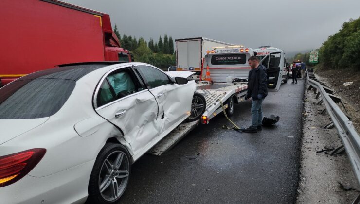 Otoyolda araçtan indi zincirleme kaza: 1 meyyit, 2 yaralı