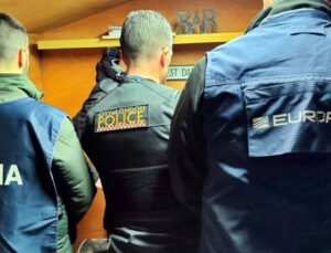 Kaçak maç yayını yapan şebekeye baskın. Operatörler tutuklandı