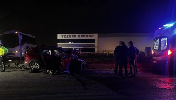 Polis minibüsü ile araba çarpıştı: 1 meyyit 11 yaralı