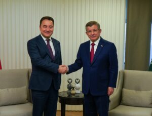 Ali Babacan, Ahmet Davutoğlu’nu ziyaret etti