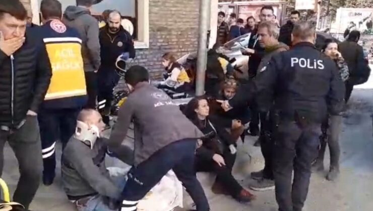Kırmızı ışıkta duramayan araç yayaları biçti: 5 yaralı
