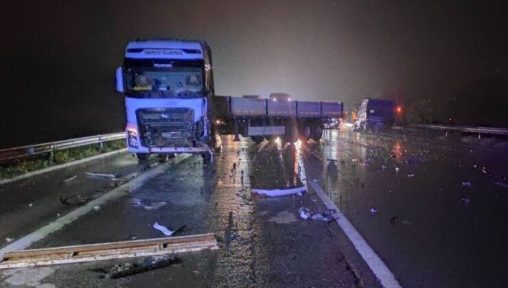 Karşı şeride geçen kamyonet çekiciye çarptı