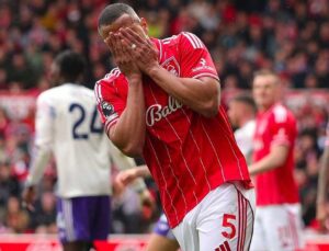 Premier Lig’de futbolcular kaleleri şaşırdı