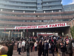 CHP Genel Merkezi önünde gazetecilere abluka!