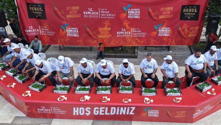 Şenlikte 3 dakikada 474 gram acı biber yiyen yarışmacı birinci oldu