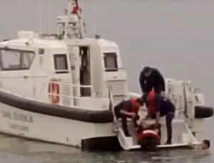 Samsun’da denize atlayan bayanı itfaiye eri kurtardı