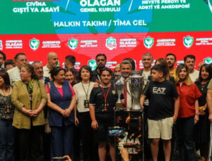 Tekrar lider seçildi Süper Lig’de şampiyonluk kelamı verdi.